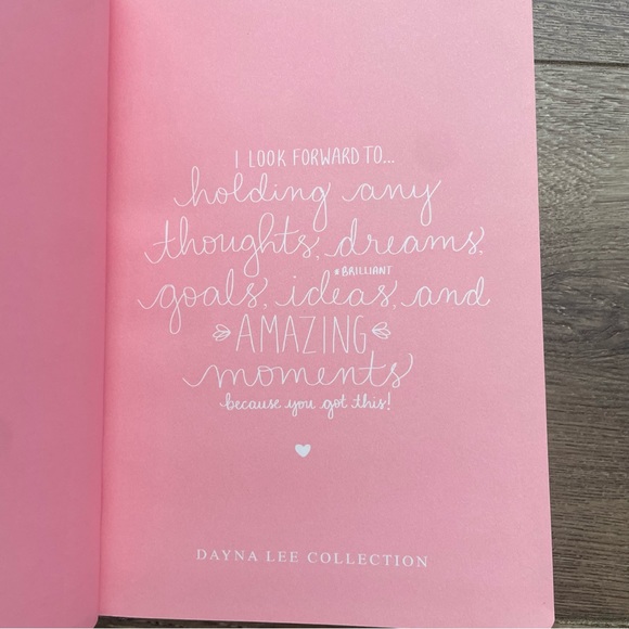 Dayna Lee Notebook “This girl runs on lattes and a dream” - Picture 3 of 4